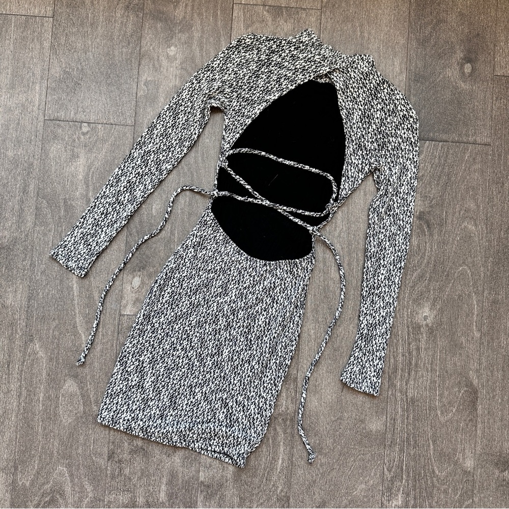 Windsor Patterned Black And White Backless Long S… - image 4